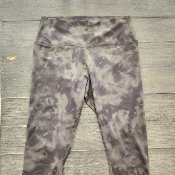 NOBULL Cropped Leggings - Picture 1 of 5